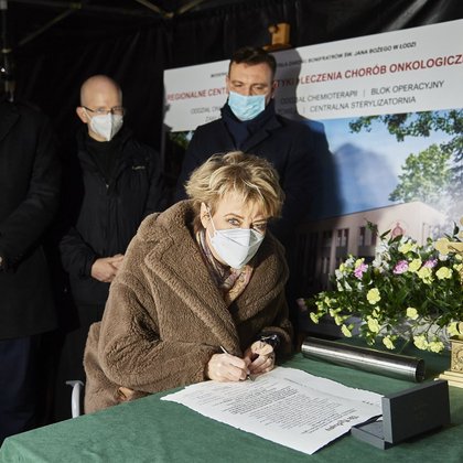 Nowe centrum onkologiczne szpitala Bonifratrów w Łodzi - wmurowanie aktu erekcyjnego, fot. Radosław Jóźwiak